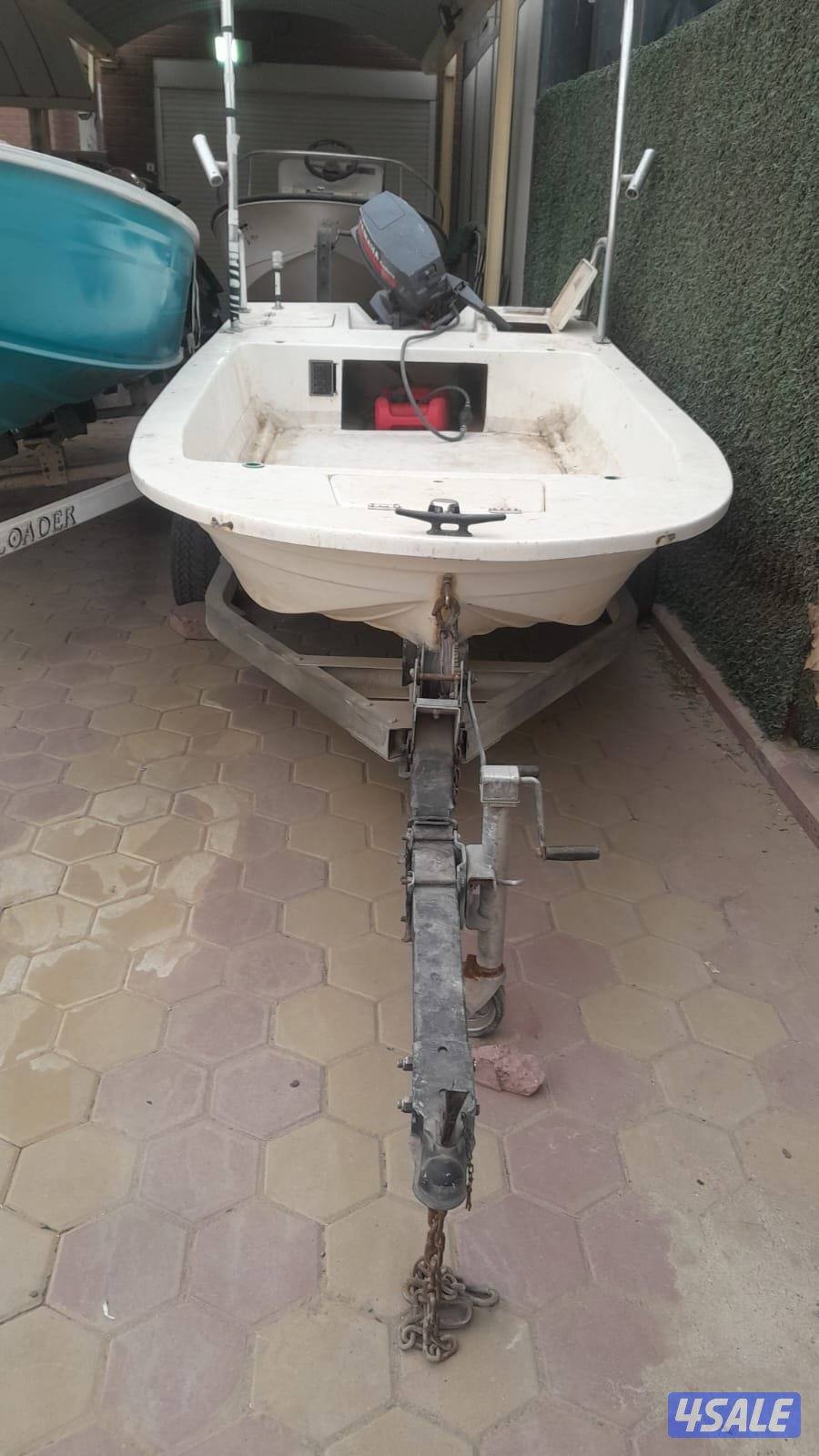 للبيع مشوه 11.5 قدم مالت الجريوي عليها ماكينه 15 حصان ياماها ستاندر5