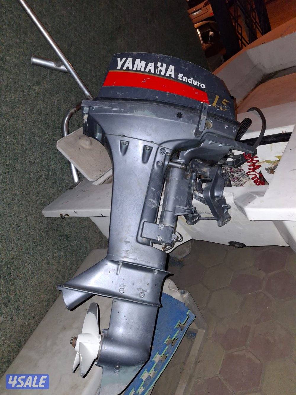 للبيع مشوه 11.5 قدم مالت الجريوي عليها ماكينه 15 حصان ياماها ستاندر7