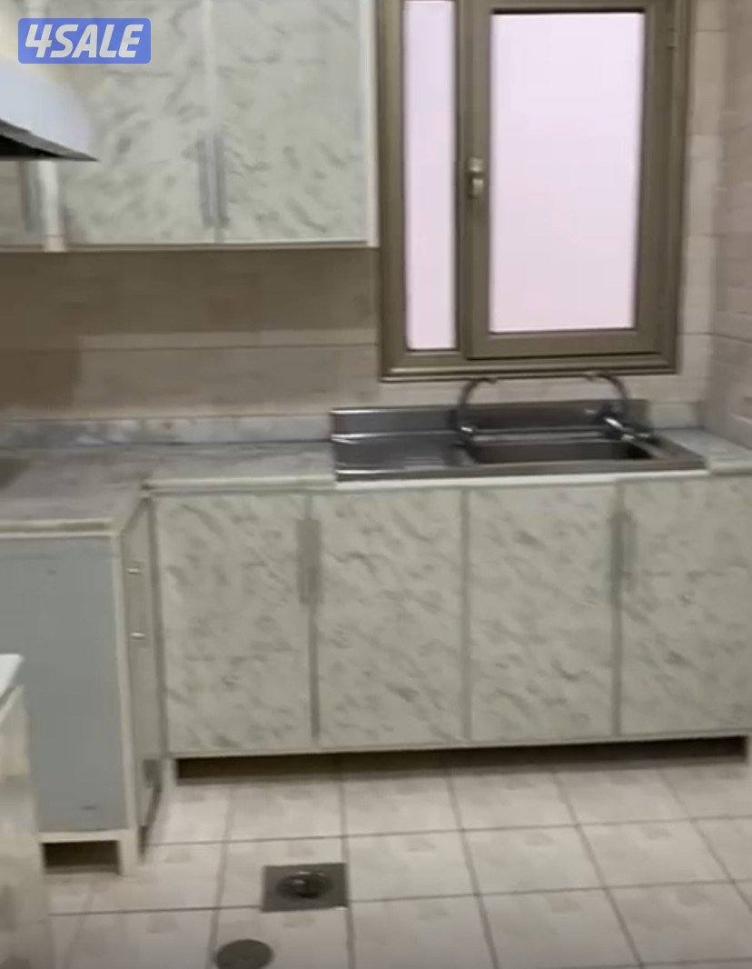 صالة ومطبخ مجهز و3 غرف 2 حمام ومصعد 2 مواقف الدور 2 معاريس2