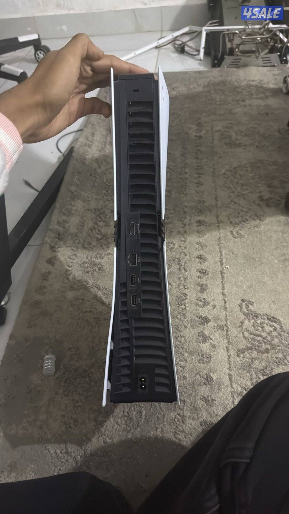 نشتري سوني فور فات متين وسلم وبرو14