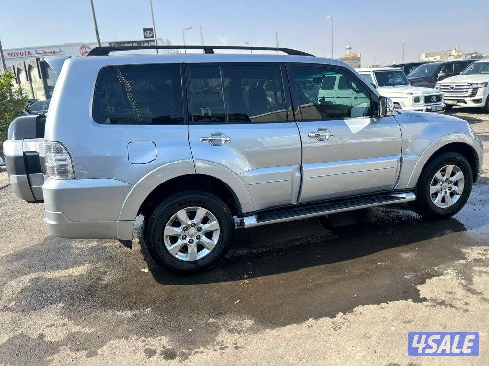 ميتسوبيشى باجيرو -V63