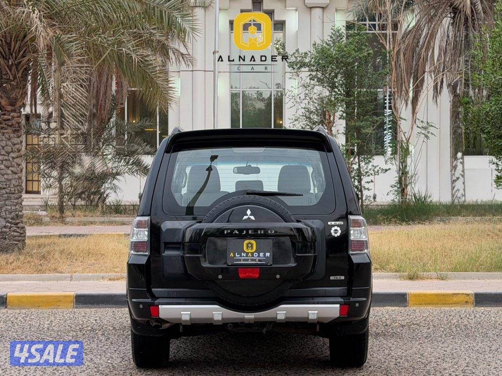 للبيع باجيرو  V6 GLS موديل 2014 وارد الملا4