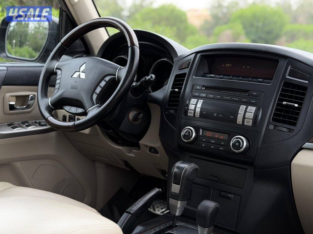 للبيع باجيرو  V6 GLS موديل 2014 وارد الملا9