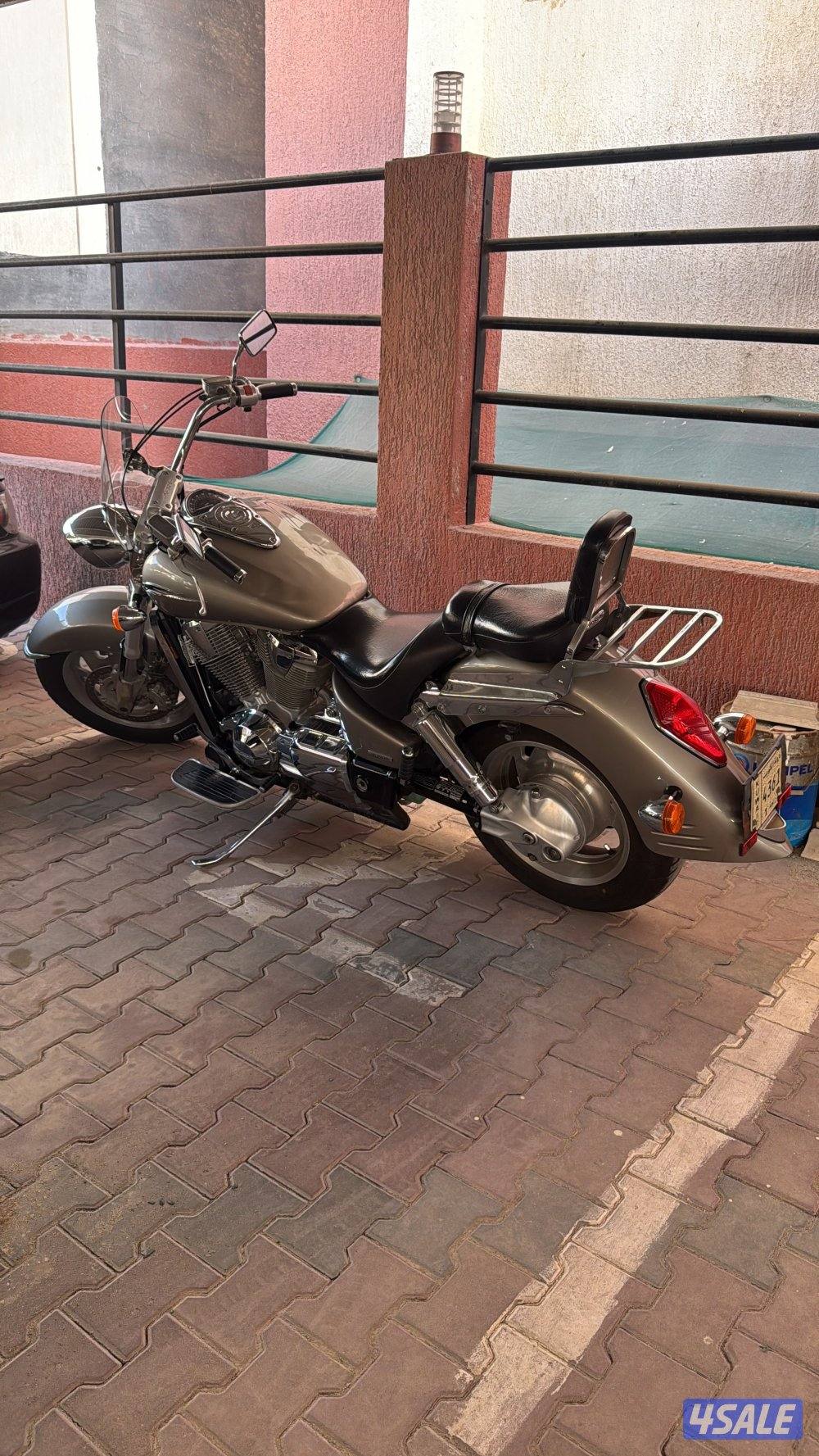 للبيع vtx 1800 r موديل 2003 ماشي 8000 بحاله الوكالة شرط الفحص0