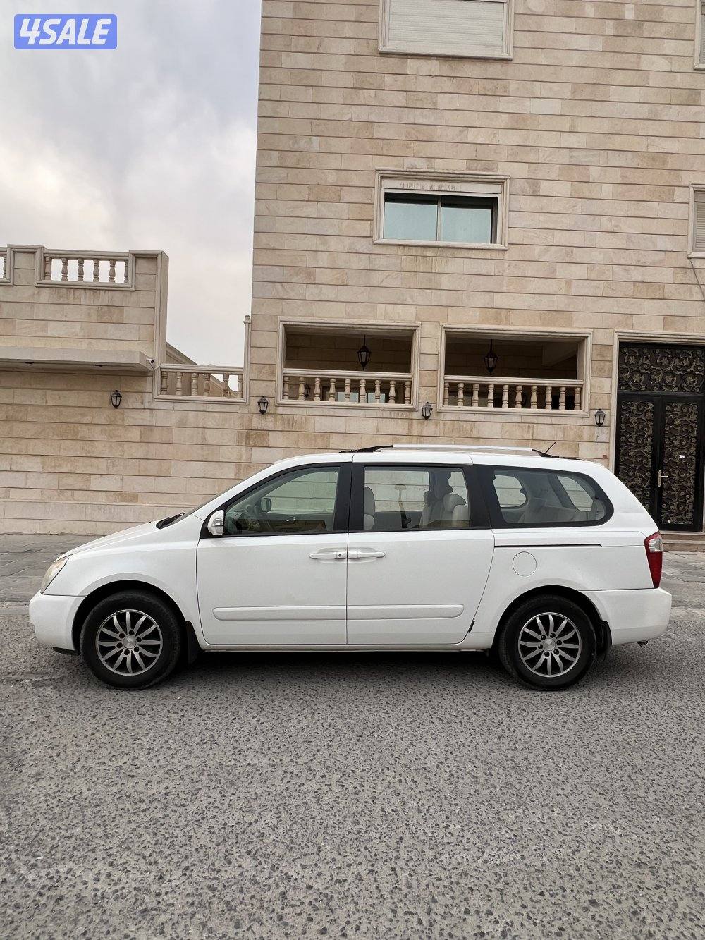 للبيع كيا كرنفال 20130