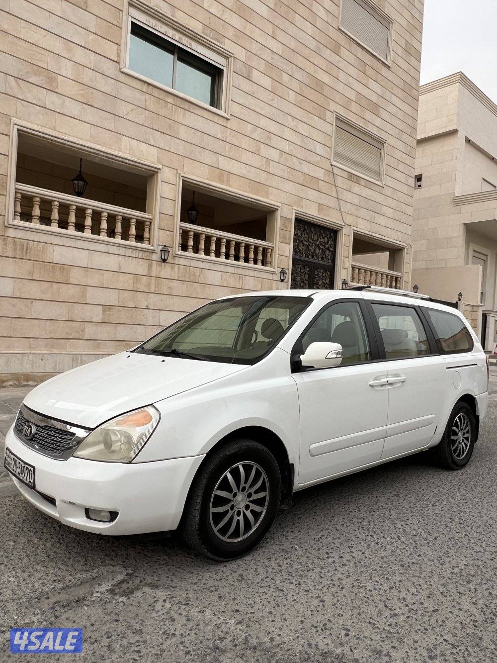 للبيع كيا كرنفال 20131