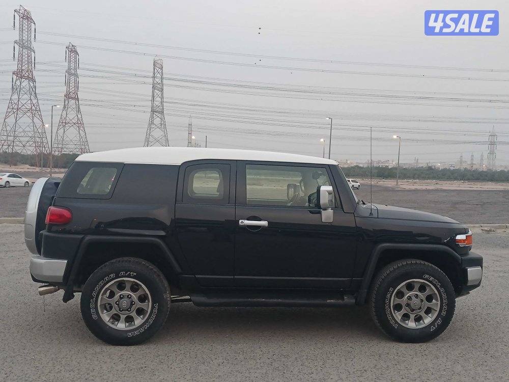 تويوتا FJ موديل 2013 .صبغ الوكالة2