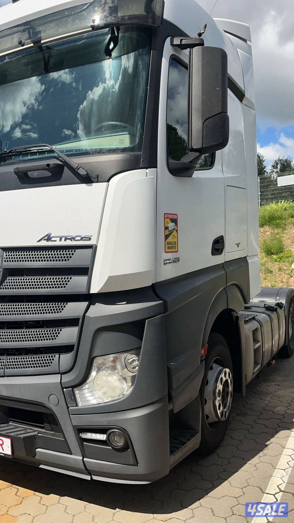 للبيع راس شاحنه 20160