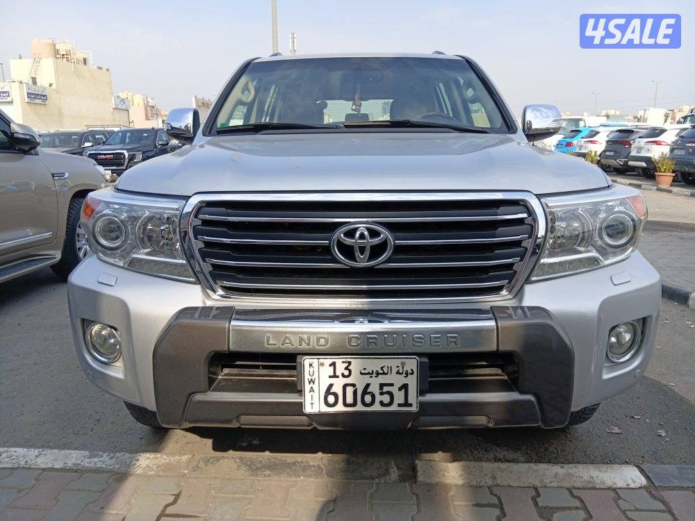 لاند كروزر GX.R V8  الساير ماشي 290 الف كم صبغ الوكالة ماعدا جزء0