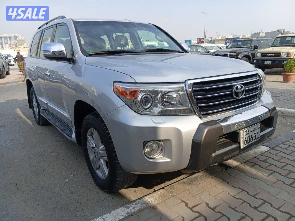 لاند كروزر GX.R V8  الساير ماشي 290 الف كم صبغ الوكالة ماعدا جزء2