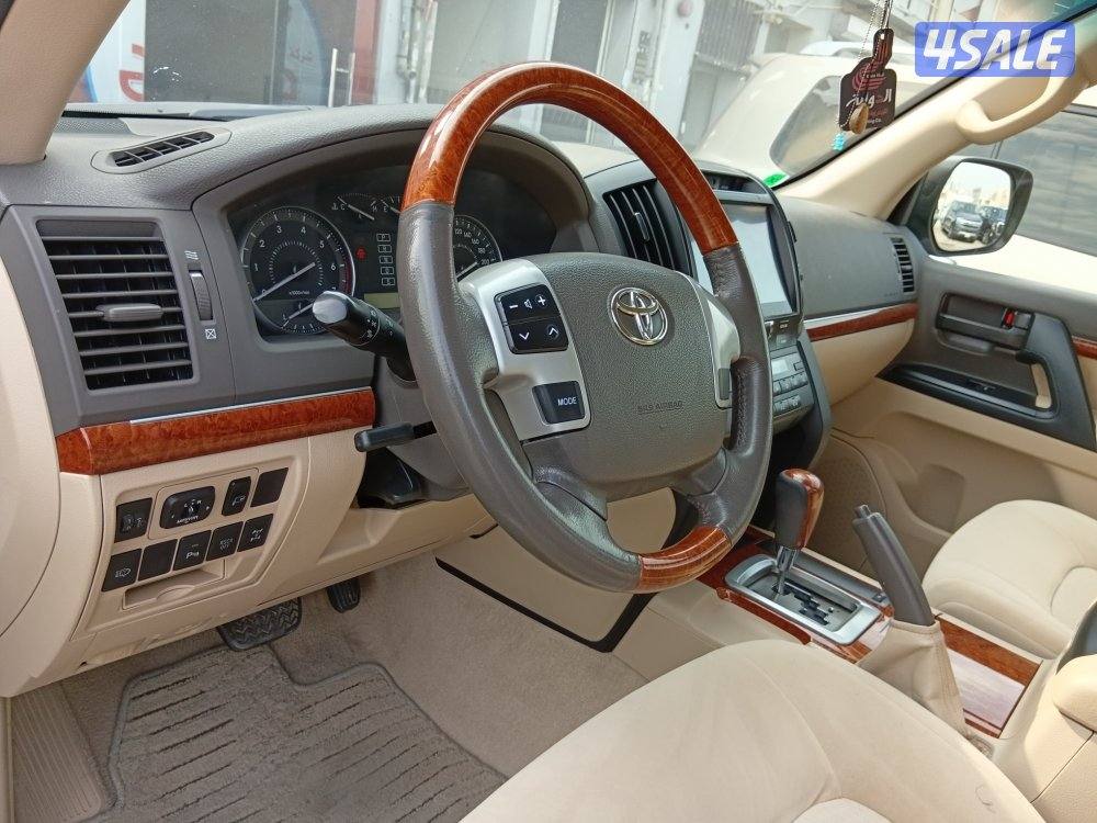 لاند كروزر GX.R V8  الساير ماشي 290 الف كم صبغ الوكالة ماعدا جزء6