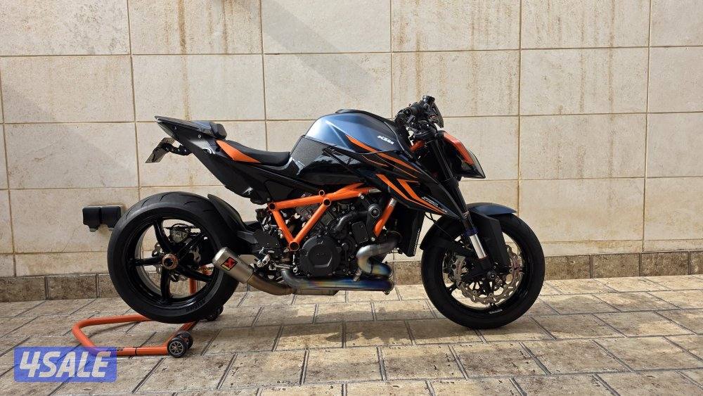 KTM EVO SUPER DUKE 2022 first ouner since 2023 only 9k0