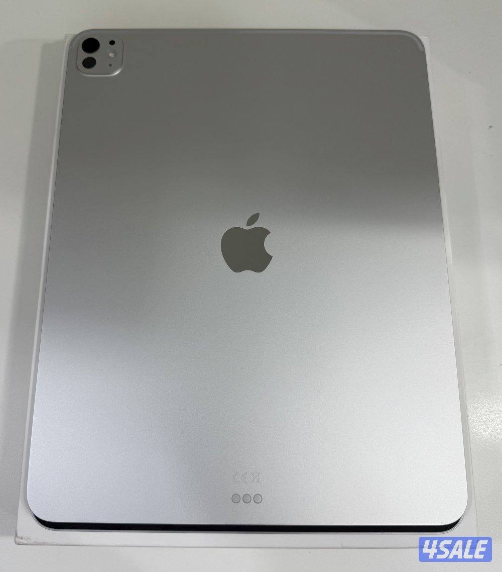 Apple iPad Pro13” M5 Chip, 12 GB RAM, 256GB Wifi Silver 1Day Used Only3