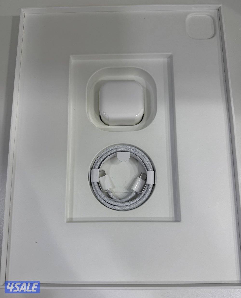 Apple iPad Pro13” M5 Chip, 12 GB RAM, 256GB Wifi Silver 1Day Used Only9