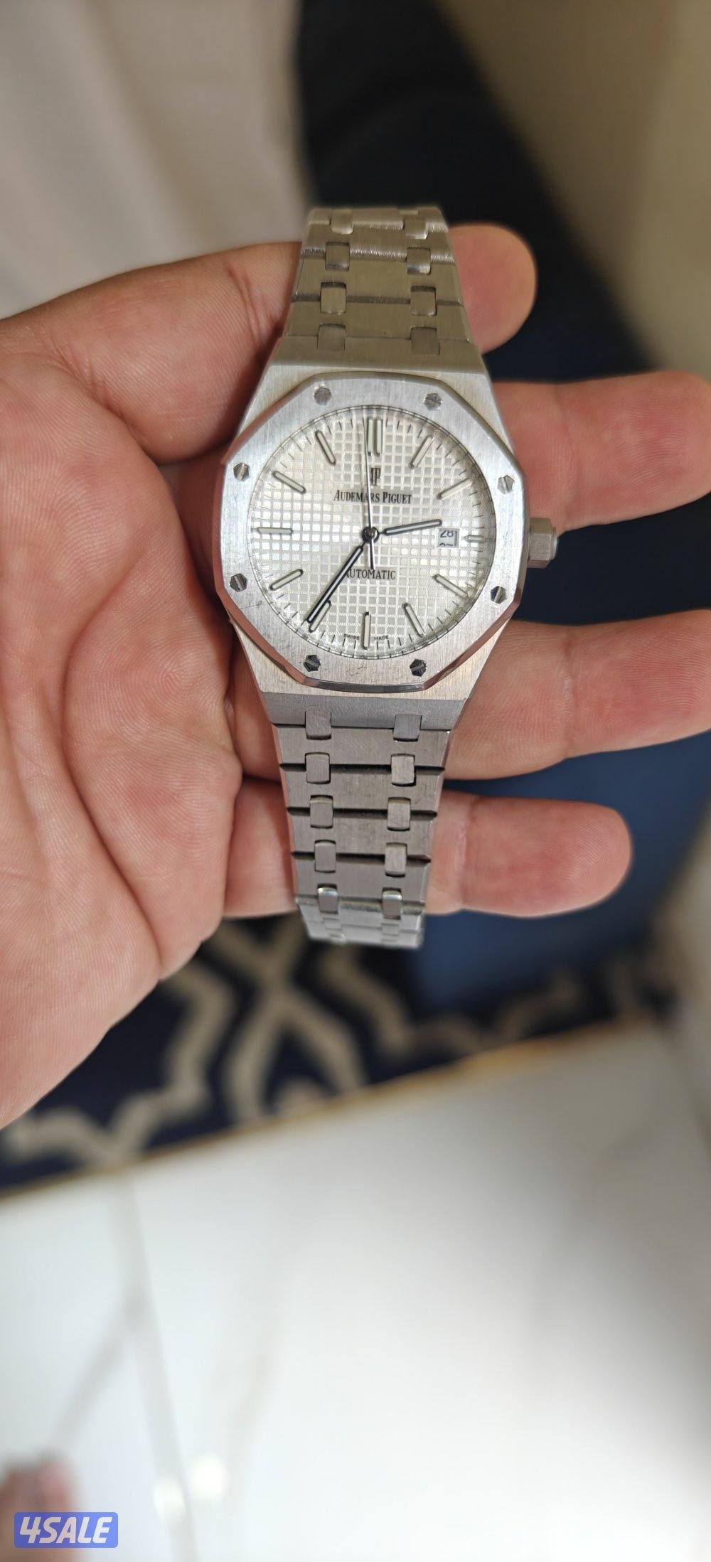 للبيع ساعتين ماتفرق بينهم وبين الاصل5