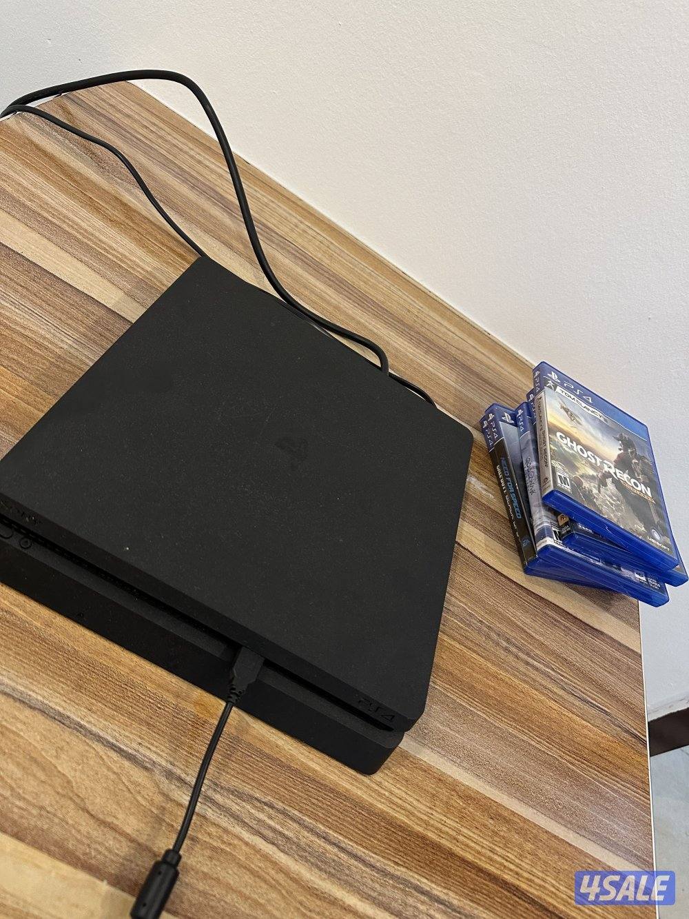 PS4 Slim + 5 games0