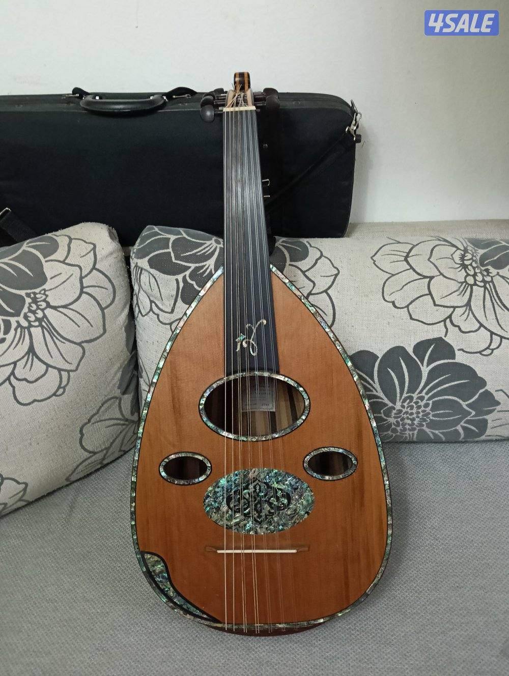 تعليم العزف لآله العود والبيانو لطلبةالمعهدوالتربية الاساسية0