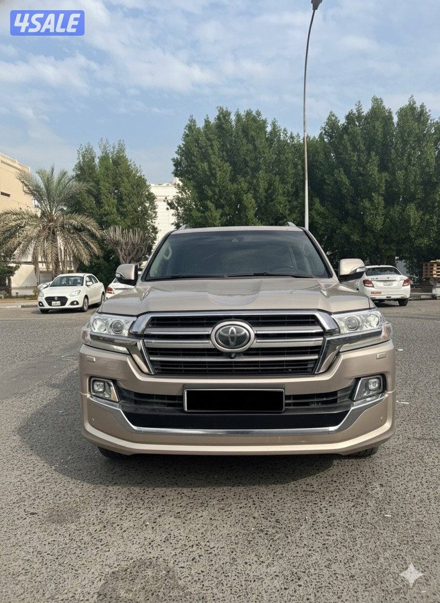 للبيع لاند كروزر VXR8