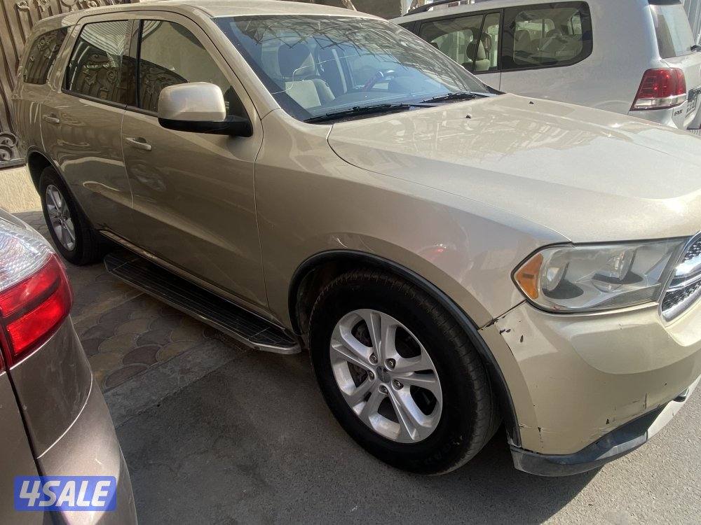 للبيع دوج دورانجو ٢٠١١ ذهبي ماشي ١٣٢ ميل1