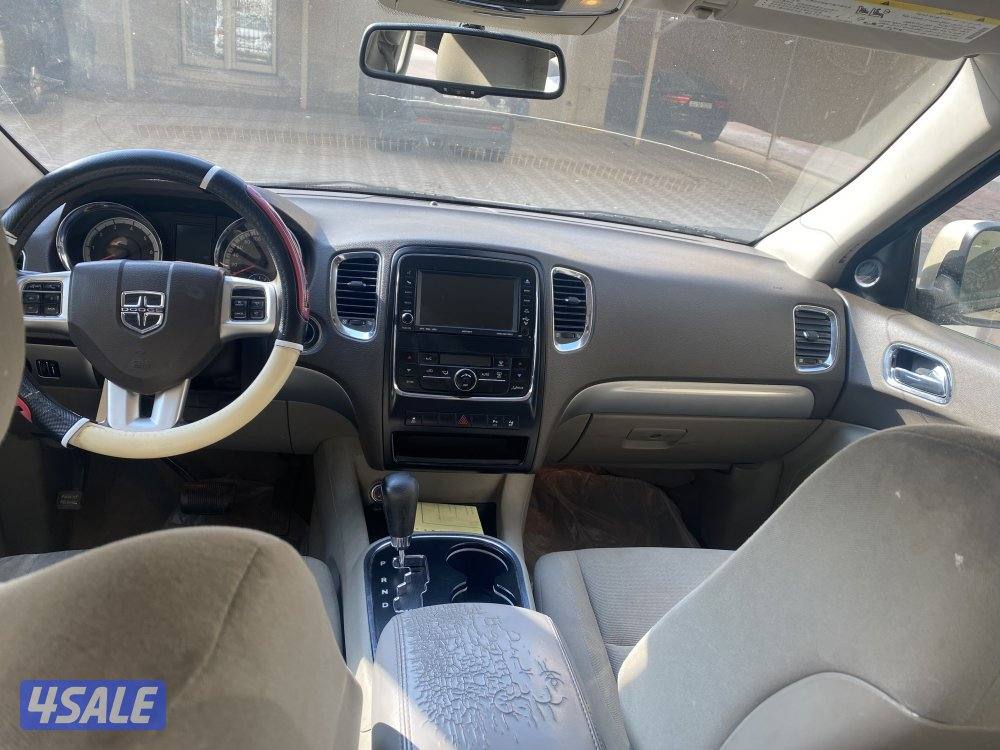 للبيع دوج دورانجو ٢٠١١ ذهبي ماشي ١٣٢ ميل4