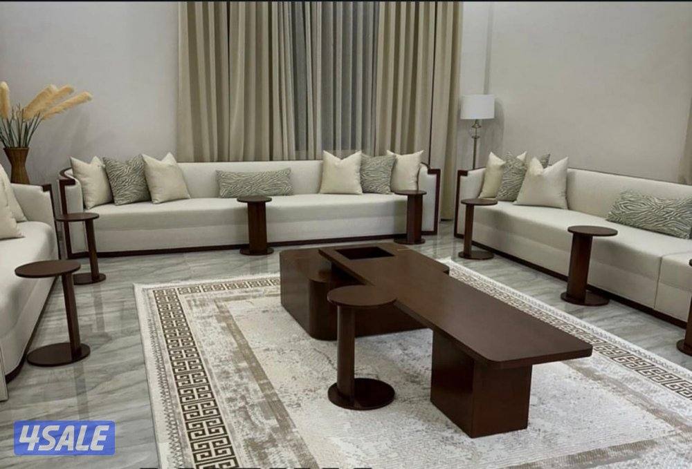 طاولات معرض الملكي الضجيج5