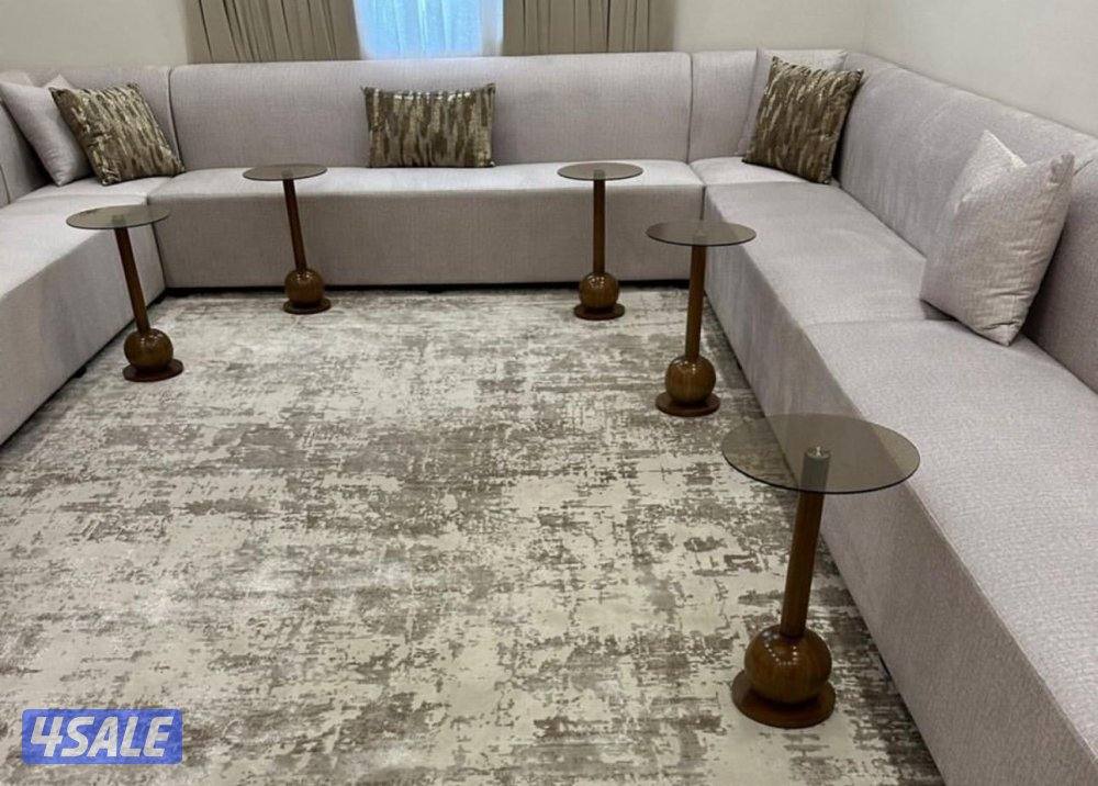 طاولات معرض الملكي الضجيج10