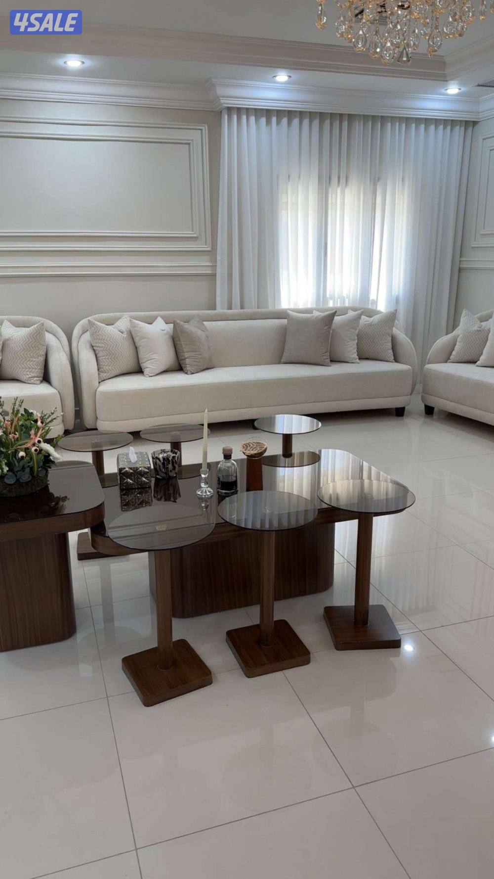 طاولات معرض الملكي الضجيج15