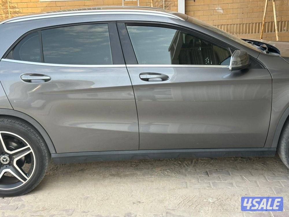 مرسيدس GLA 250 لون رمادي داخليه جلد تان كامل المواصفات2