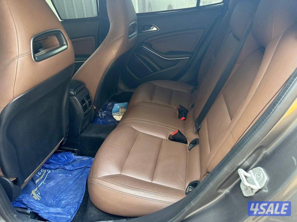مرسيدس GLA 250 لون رمادي داخليه جلد تان كامل المواصفات3
