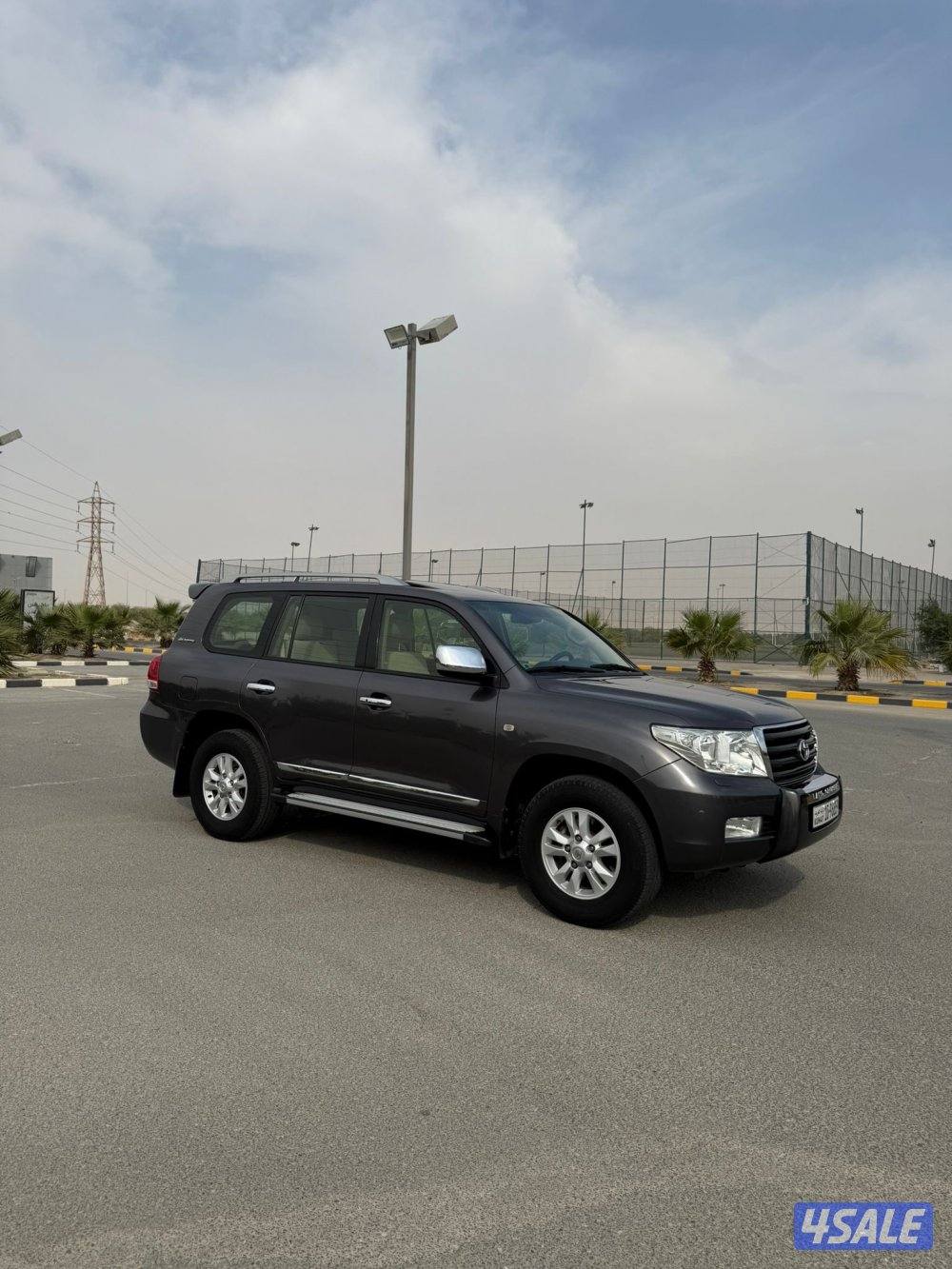 لاند كروز الساير 2011 بحاله نادره عداد 96 الف0