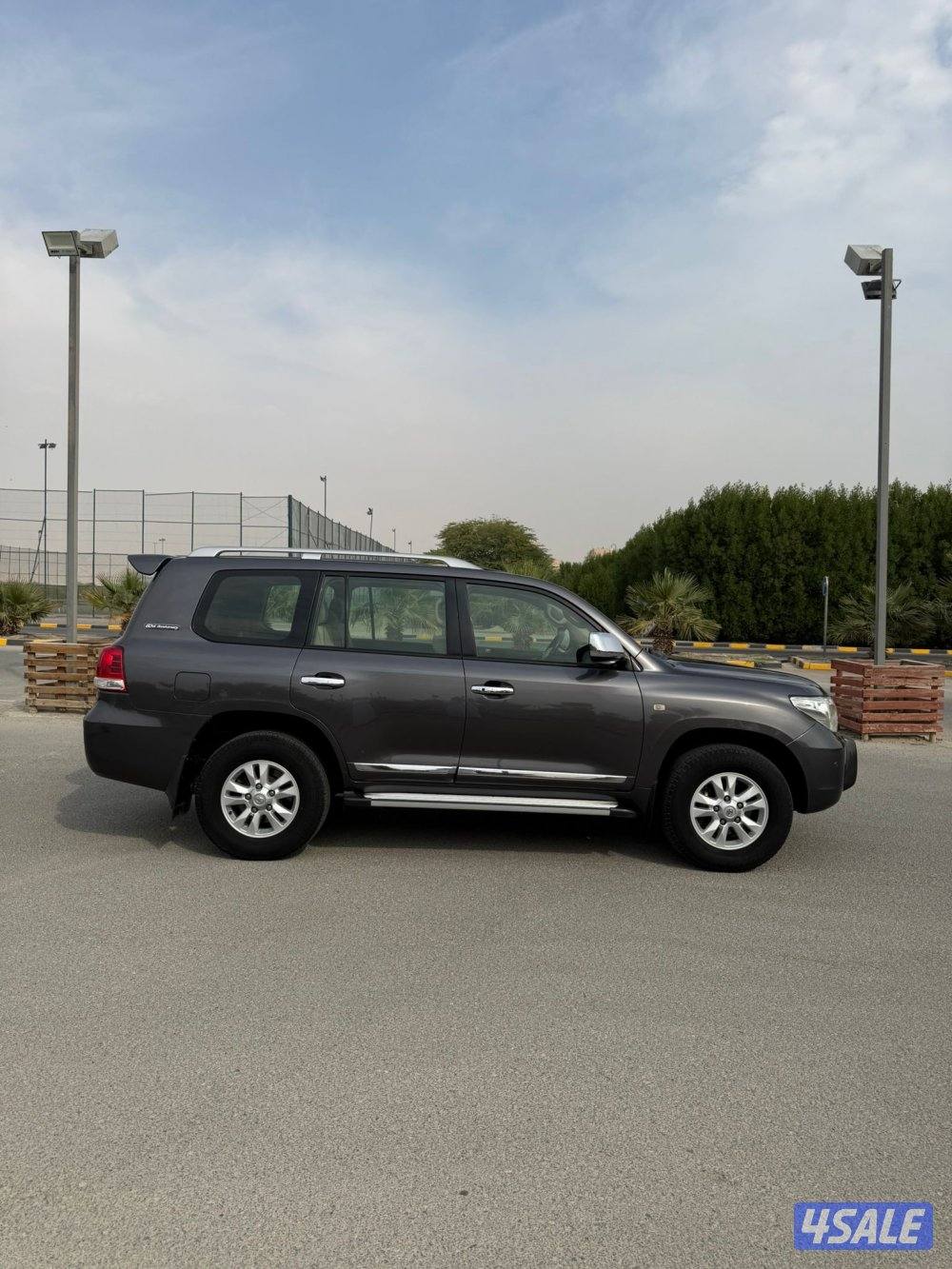 لاند كروز الساير 2011 بحاله نادره عداد 96 الف1