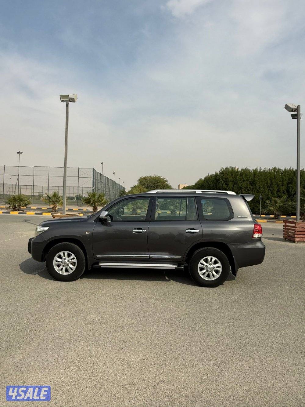 لاند كروز الساير 2011 بحاله نادره عداد 96 الف2