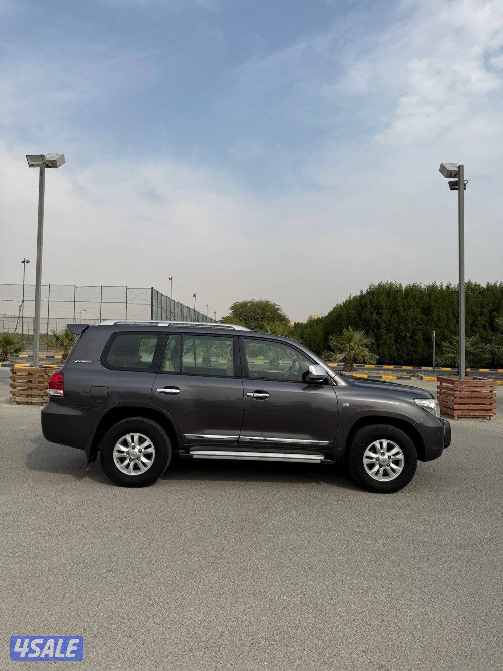 لاند كروز الساير 2011 بحاله نادره عداد 96 الف5