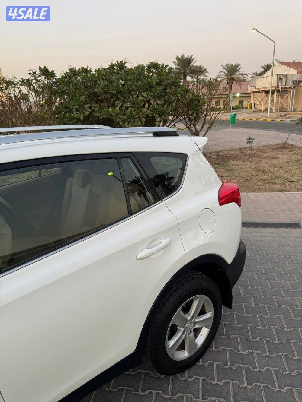 للبيع راف 4 / 2013 بحالة ممتازة بيعة سريعة4