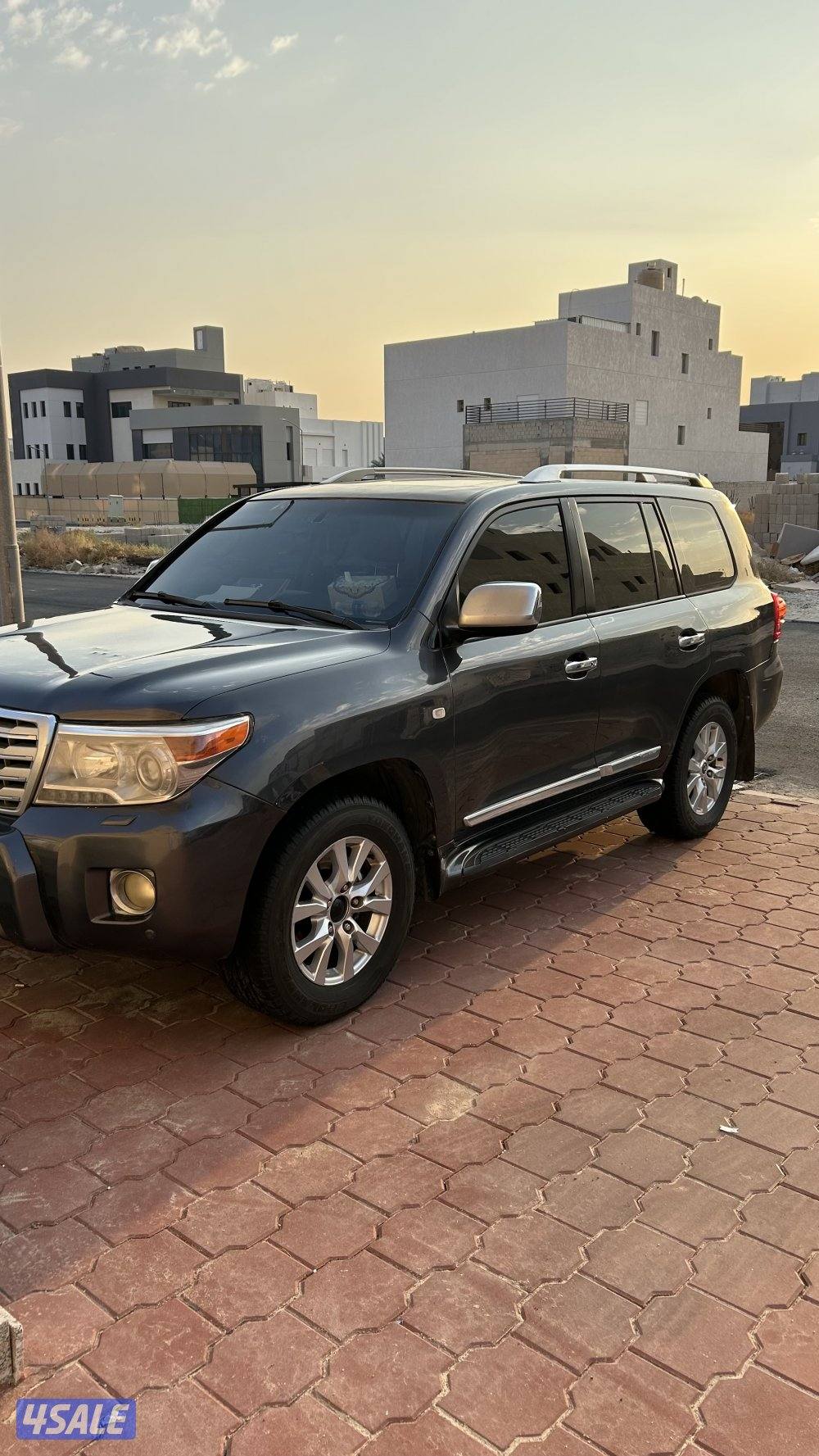 للبيع جكسار ٢٠٠٩ وارد الساير ٨ سلندر ماشي ٦٠٠٠٠3