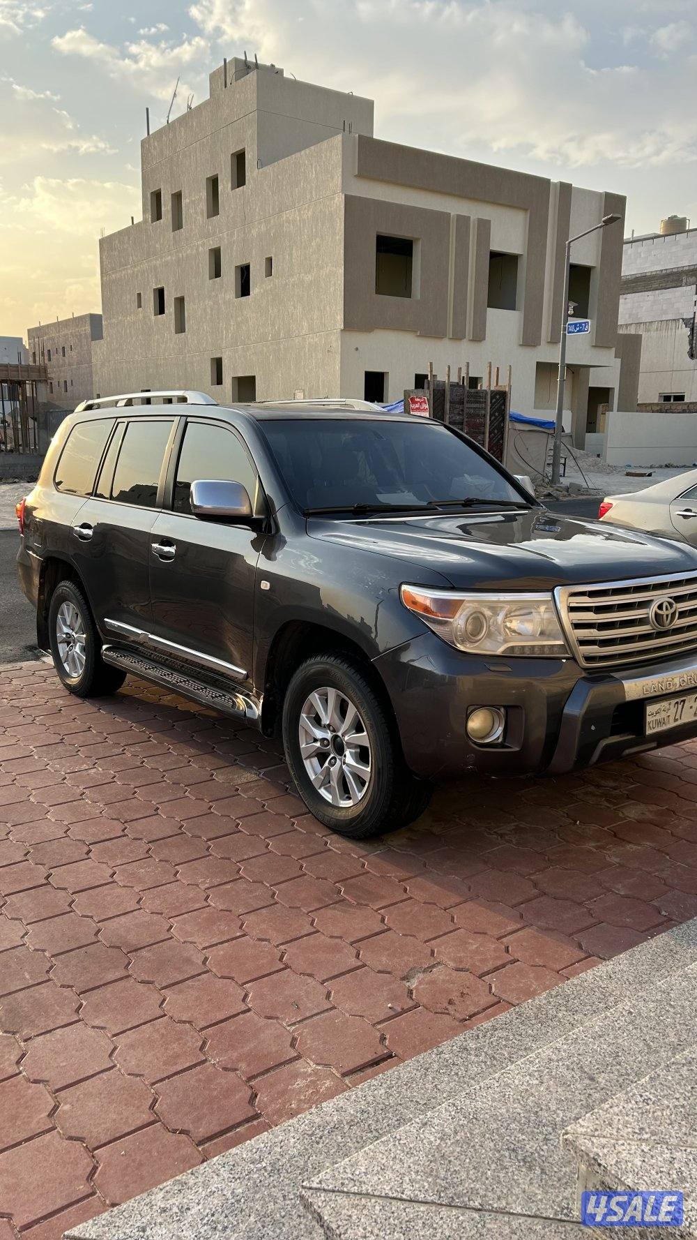 للبيع جكسار ٢٠٠٩ وارد الساير ٨ سلندر ماشي ٦٠٠٠٠6