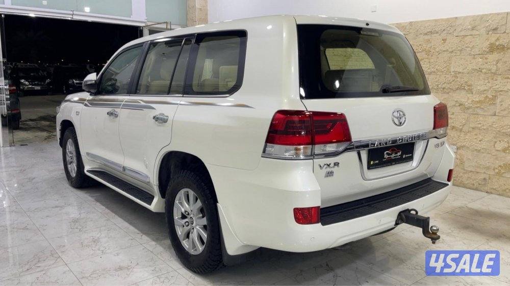 للبيع لاند كروزر VXR 2018 مكينه 5.73