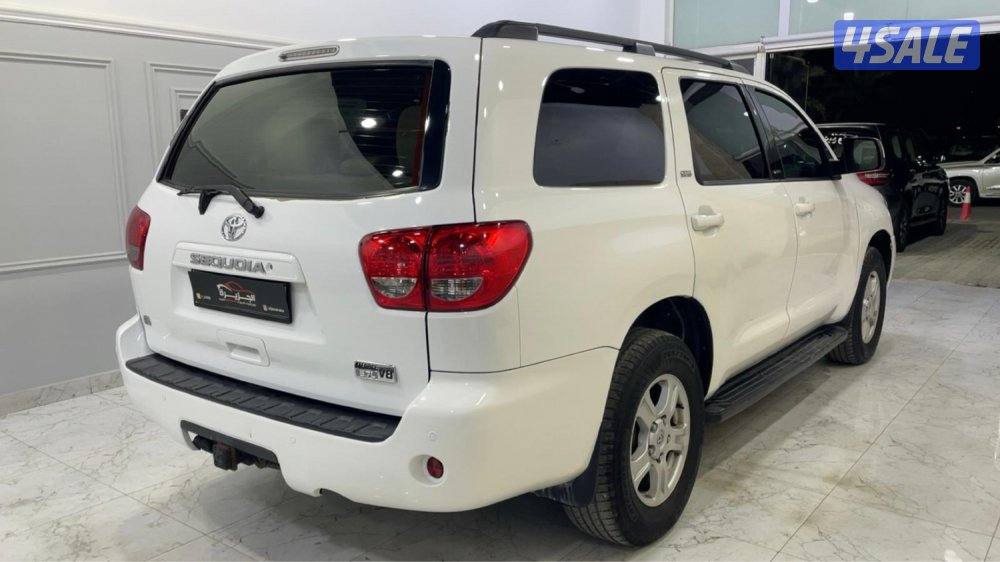 للبيع لاند كروزر VXR 2018 مكينه 5.75