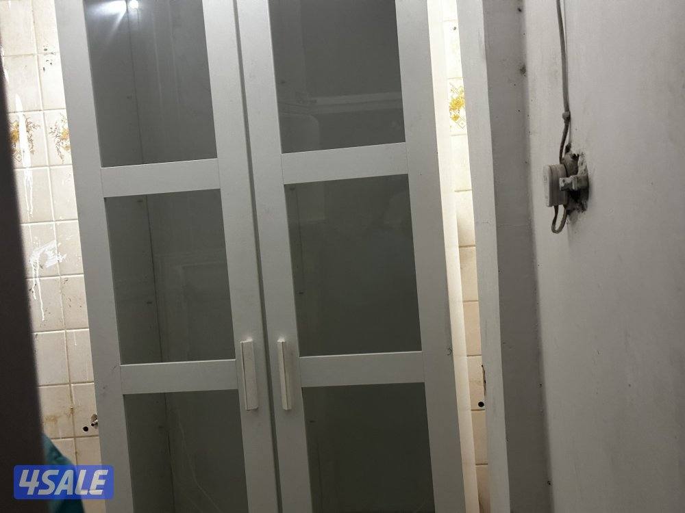 للبيع اربع كبتات ثلاثه من ايكيا استخدام نظيف وواحد للاحذيه جديد مو مست1