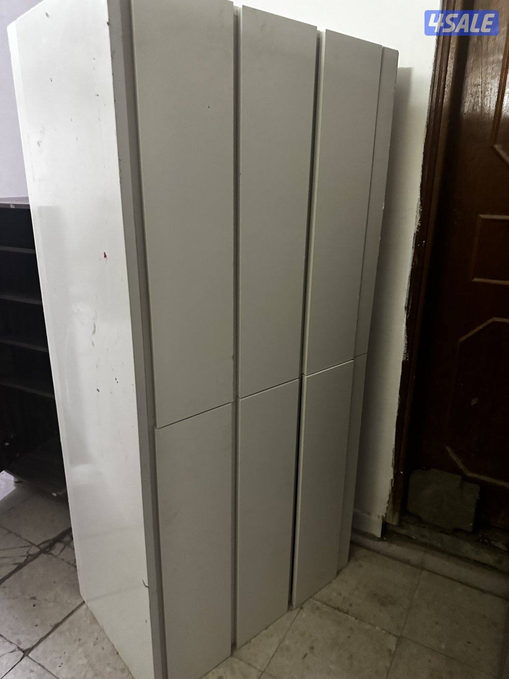 للبيع اربع كبتات ثلاثه من ايكيا استخدام نظيف وواحد للاحذيه جديد مو مست2