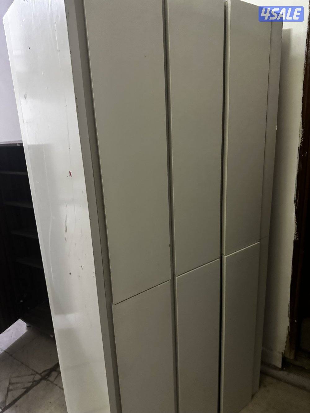 للبيع اربع كبتات ثلاثه من ايكيا استخدام نظيف وواحد للاحذيه جديد مو مست3