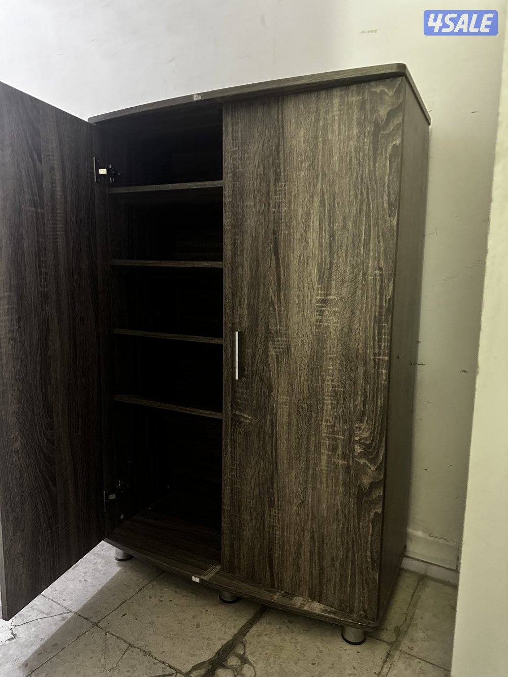 للبيع اربع كبتات ثلاثه من ايكيا استخدام نظيف وواحد للاحذيه جديد مو مست5