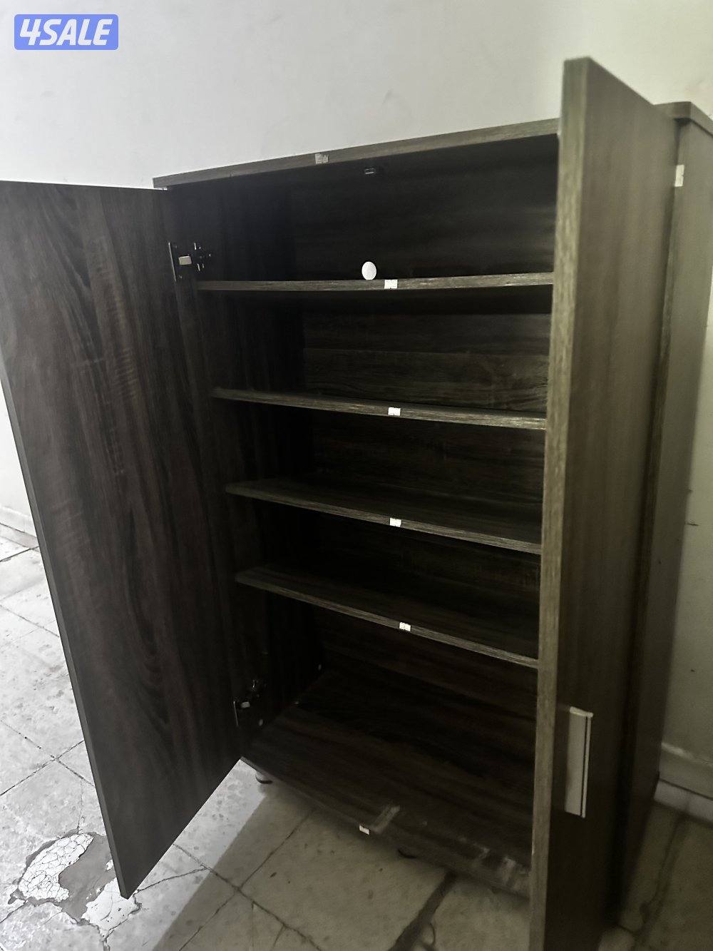 للبيع اربع كبتات ثلاثه من ايكيا استخدام نظيف وواحد للاحذيه جديد مو مست6