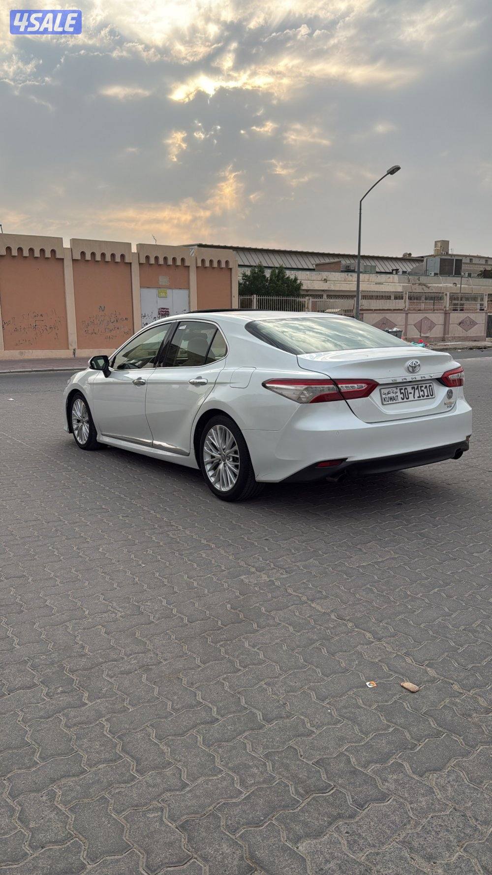 للبيع كامري لمتد ٦ سلندر4