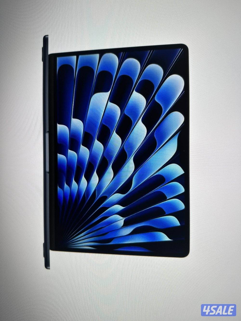 MacBook Air 13 inch M3 Chip With 8 core CPU 10 core GPU 16 gb 1 TP SSD0