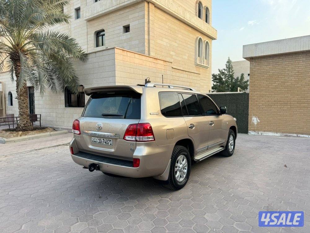 للبيع لاند كروزر GXR موديل 2011  شرط الفحص3