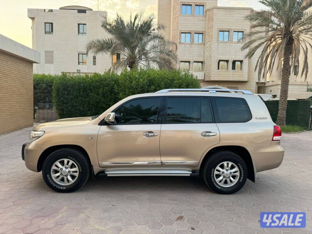 للبيع لاند كروزر GXR موديل 2011  شرط الفحص5