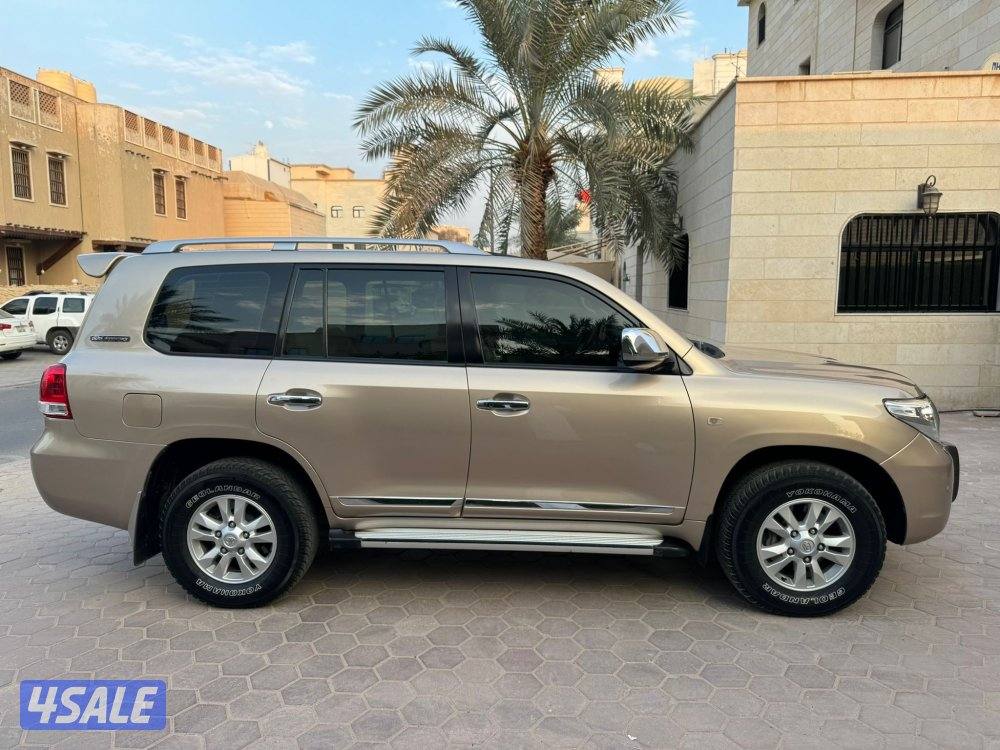 للبيع لاند كروزر GXR موديل 2011  شرط الفحص7