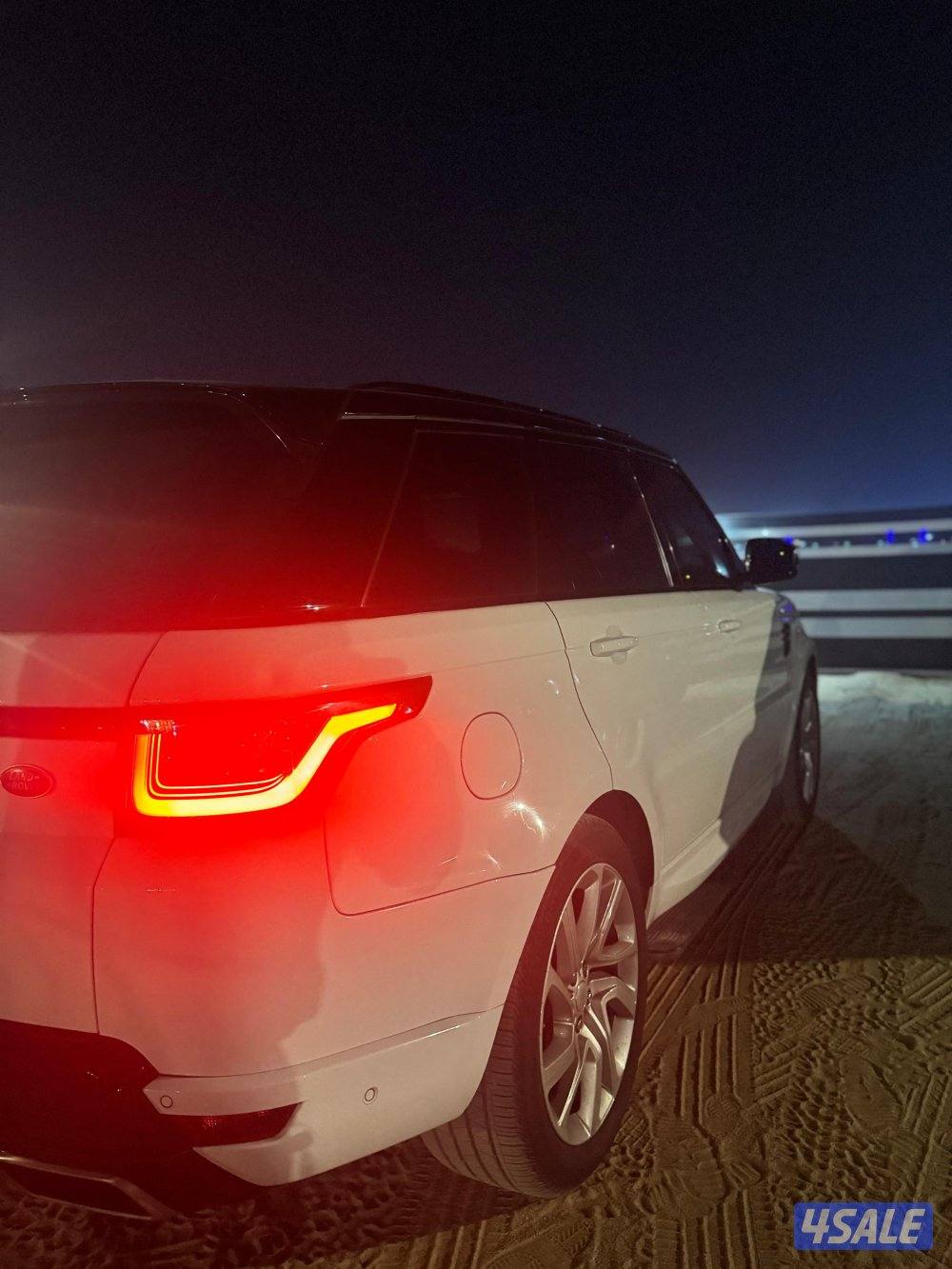 رانج روفر سبورت سوبر تشارج ٨ سلندر 
سماعات ماريدين 
شاشتين اماميه وخلف4