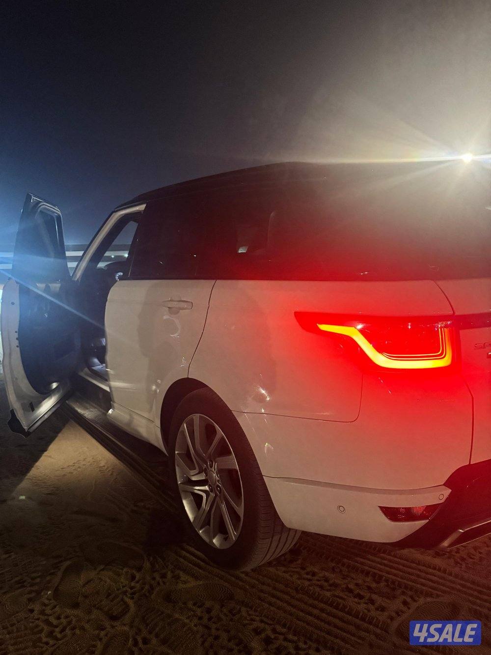 رانج روفر سبورت سوبر تشارج ٨ سلندر 
سماعات ماريدين 
شاشتين اماميه وخلف7